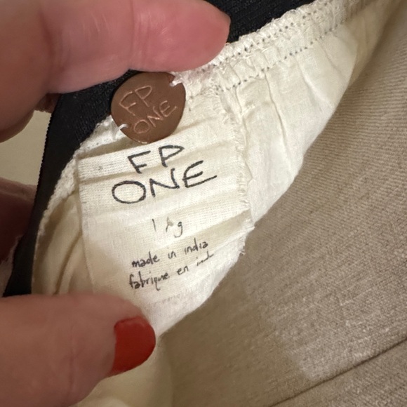 Chic Asymmetrical Cream Lace Skirt - Picture 3 of 7